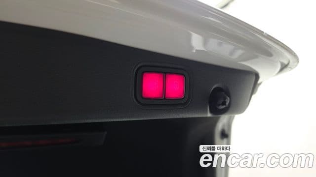 Mercedes-Benz E-Class 2022 — Photo 12/32