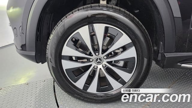 Mercedes-Benz GLE-Class 2025 — Photo 12/37