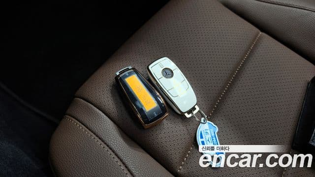 Mercedes-Benz GLE-Class 2025 — Photo 2/37