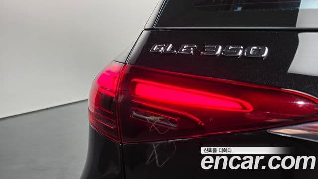 Mercedes-Benz GLE-Class 2025 — Photo 21/37
