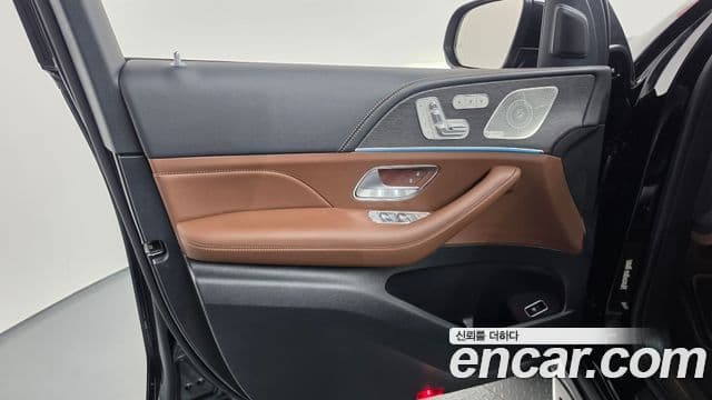 Mercedes-Benz GLE-Class 2025 — Photo 35/37