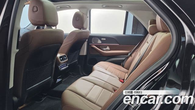 Mercedes-Benz GLE-Class 2025 — Photo 32/37
