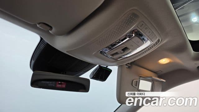 Mercedes-Benz GLE-Class 2025 — Photo 29/37