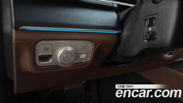 Mercedes-Benz GLE-Class 2025 — Photo 36/37