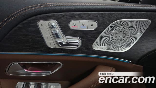 Mercedes-Benz GLE-Class 2025 — Photo 14/37