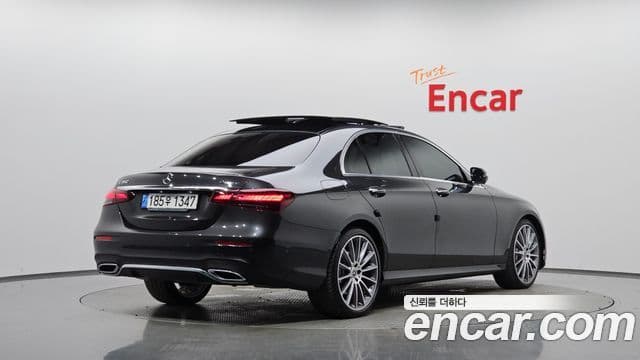 Mercedes-Benz E-Class 2022 — ფოტო 6/35