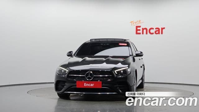Mercedes-Benz E-Class 2022 — ფოტო 16/35