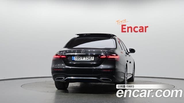 Mercedes-Benz E-Class 2022 — ფოტო 18/35