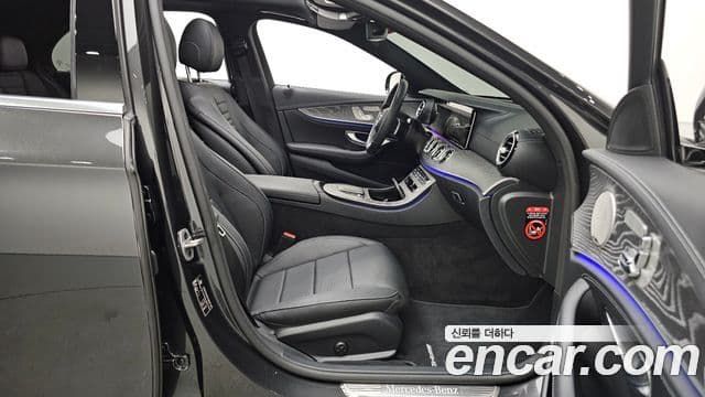 Mercedes-Benz E-Class 2022 — ფოტო 19/35