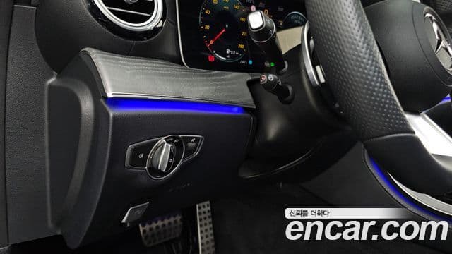 Mercedes-Benz E-Class 2022 — ფოტო 11/35