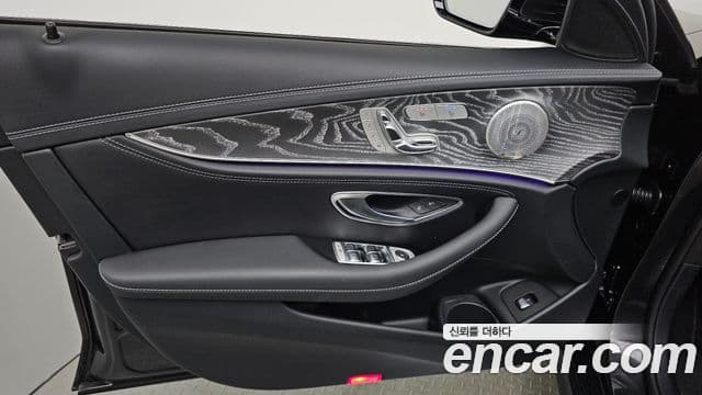 Mercedes-Benz E-Class 2022 — ფოტო 29/35