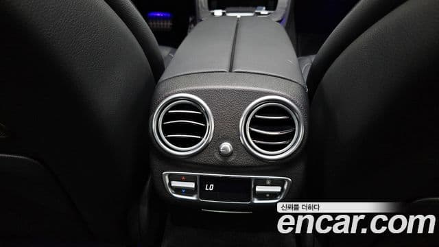 Mercedes-Benz E-Class 2022 — ფოტო 21/35