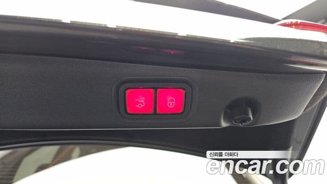 Mercedes-Benz E-Class 2022 — ფოტო 13/35