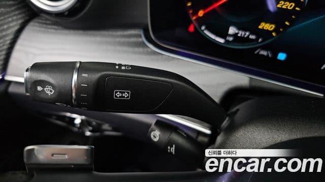 Mercedes-Benz E-Class 2022 — ფოტო 8/35