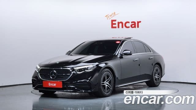 Mercedes-Benz E-Class 2025 — Photo 5/35