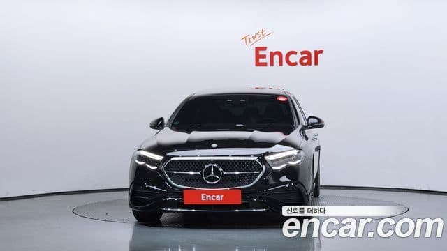 Mercedes-Benz E-Class 2025 — Photo 18/35
