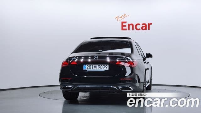 Mercedes-Benz E-Class 2025 — Photo 8/35