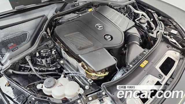 Mercedes-Benz E-Class 2025 — Photo 26/35
