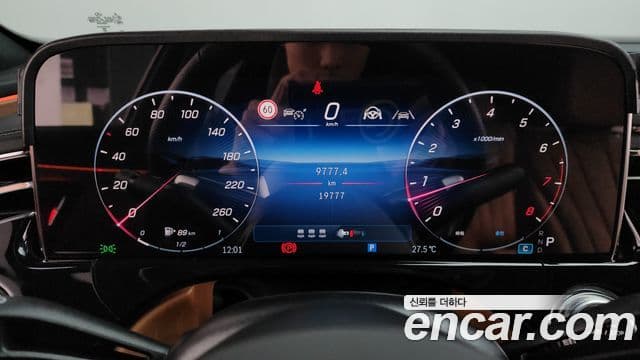 Mercedes-Benz E-Class 2025 — Photo 19/35