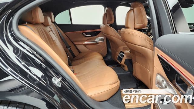 Mercedes-Benz E-Class 2025 — Photo 32/35