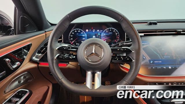 Mercedes-Benz E-Class 2025 — Photo 23/35