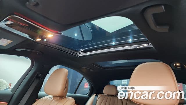 Mercedes-Benz E-Class 2025 — Photo 33/35