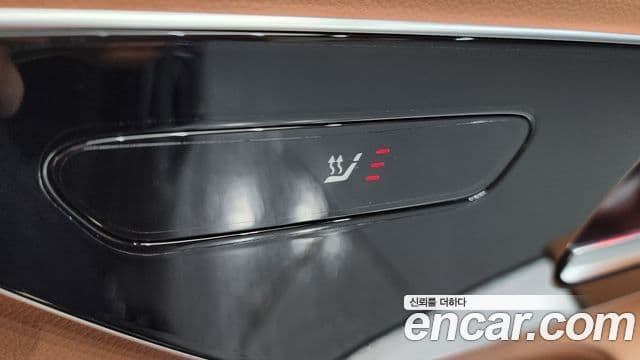Mercedes-Benz E-Class 2025 — Photo 12/35