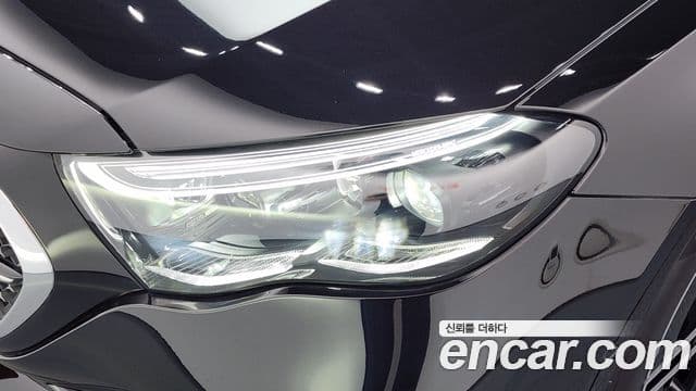 Mercedes-Benz E-Class 2025 — Photo 10/35