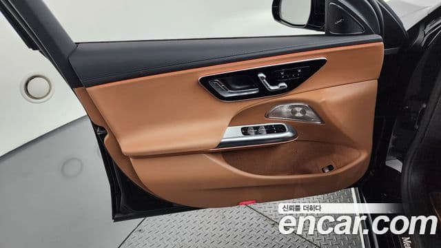 Mercedes-Benz E-Class 2025 — Photo 28/35