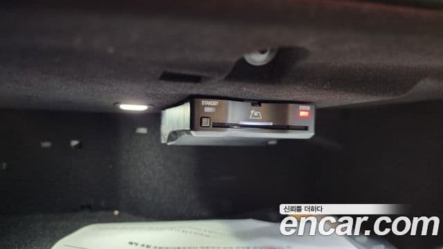 Mercedes-Benz E-Class 2025 — Photo 11/35
