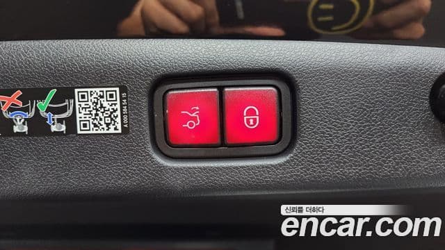 Mercedes-Benz E-Class 2025 — Photo 16/35