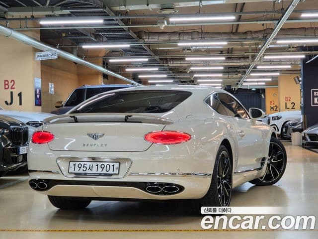Bentley Continental GT 2022 — Photo 13/20