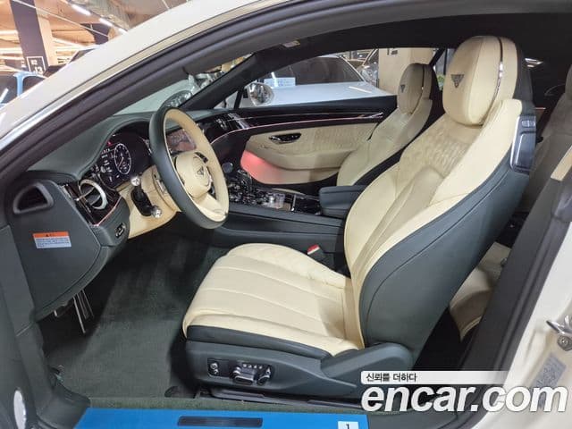Bentley Continental GT 2022 — Photo 7/20