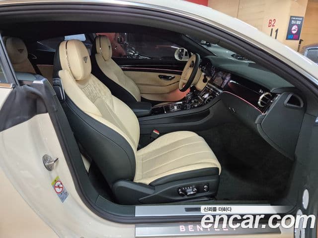 Bentley Continental GT 2022 — Photo 18/20