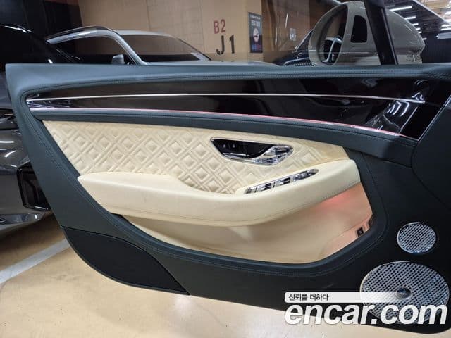 Bentley Continental GT 2022 — Photo 6/20