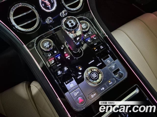 Bentley Continental GT 2022 — Photo 19/20