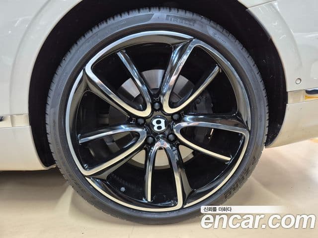 Bentley Continental GT 2022 — Photo 12/20