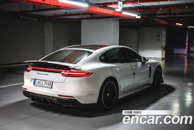 Porsche Panamera 2019 — Photo 2/14