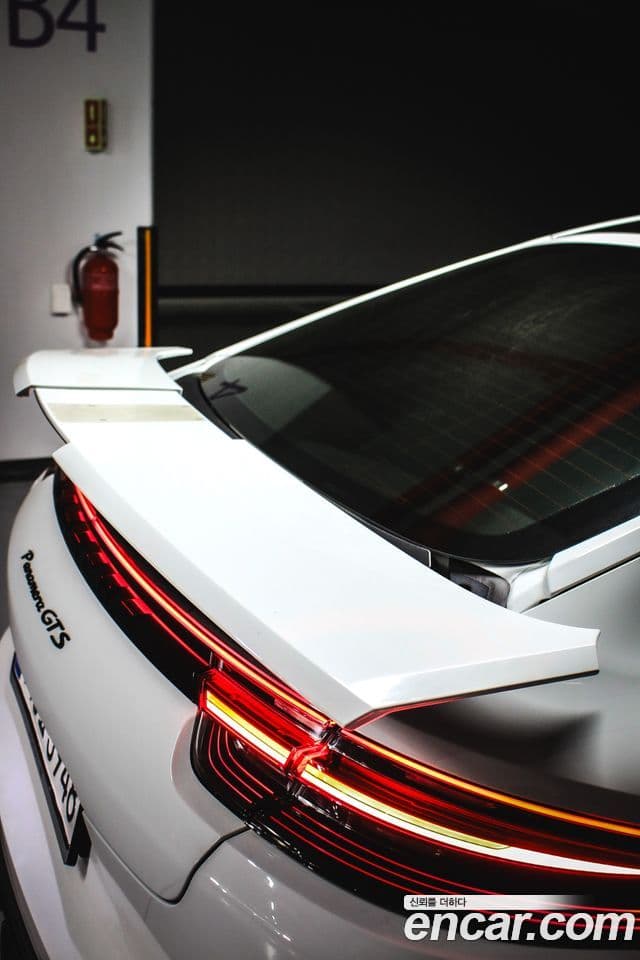Porsche Panamera 2019 — Photo 8/14