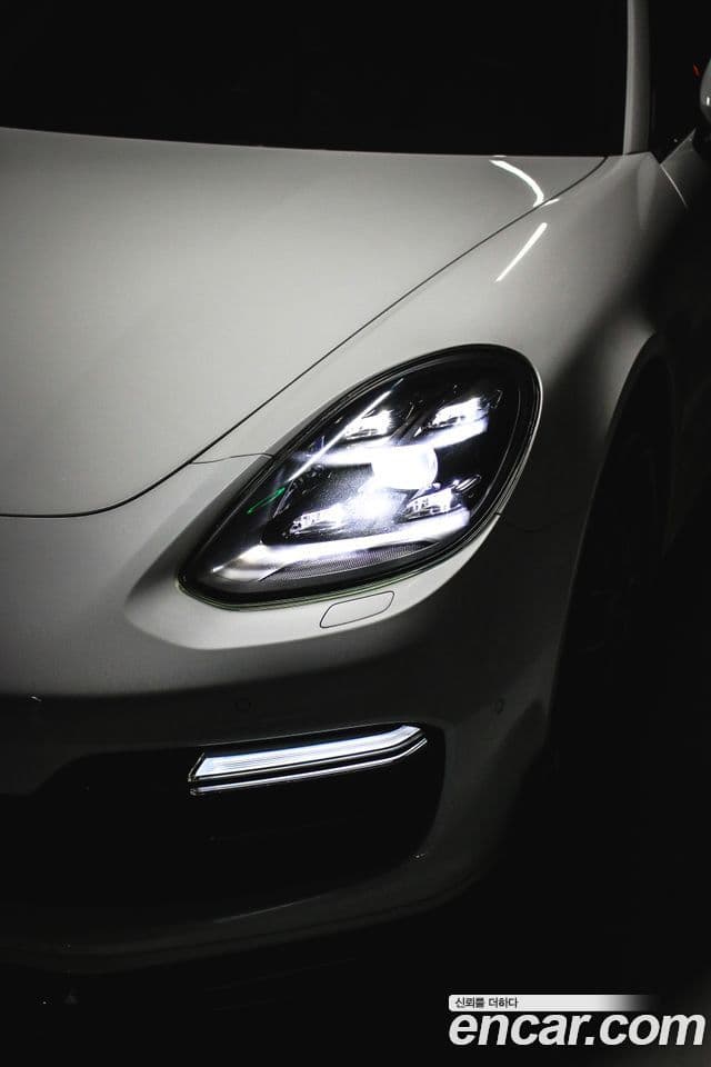Porsche Panamera 2019 — Photo 6/14