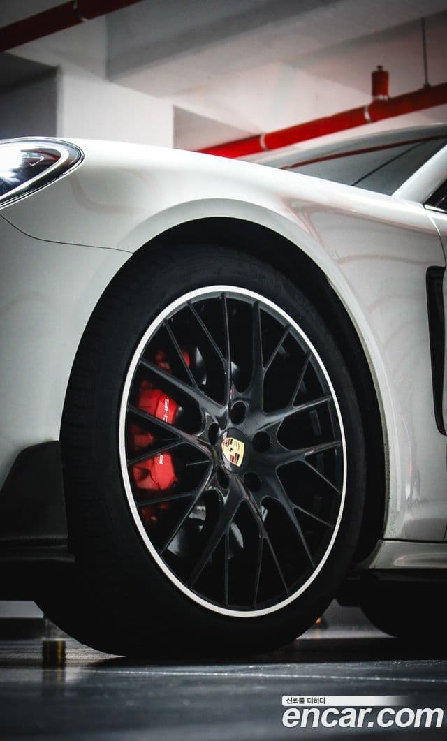 Porsche Panamera 2019 — Photo 9/14