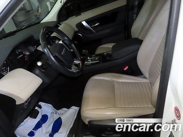 Land Rover Discovery Sport 2020 — Фото 15/20