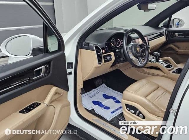 Porsche Cayenne 2021 — Photo 17/20