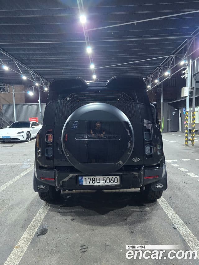 Land Rover Defender 2020 — Photo 6/18