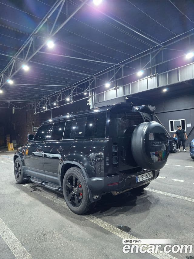 Land Rover Defender 2020 — Photo 13/18