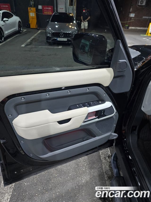 Land Rover Defender 2020 — Photo 9/18