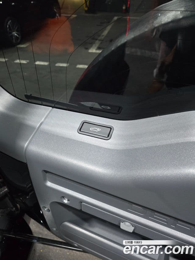 Land Rover Defender 2020 — Photo 17/18
