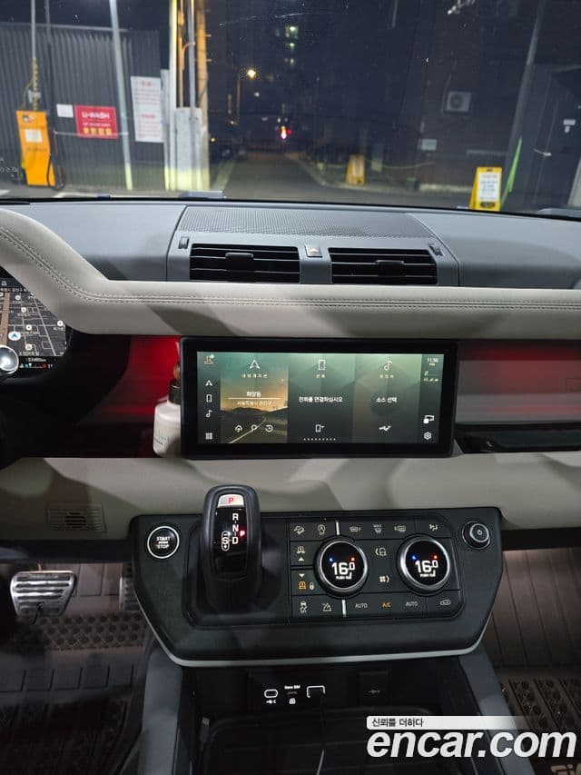 Land Rover Defender 2020 — Photo 18/18