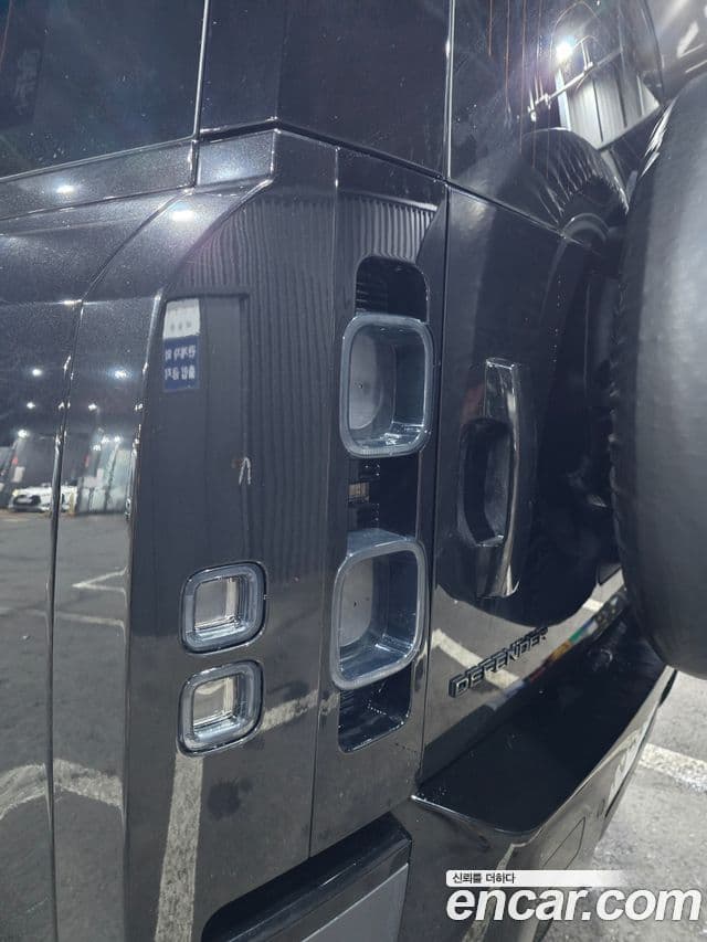 Land Rover Defender 2020 — Photo 15/18
