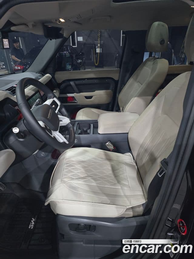Land Rover Defender 2020 — Photo 11/18